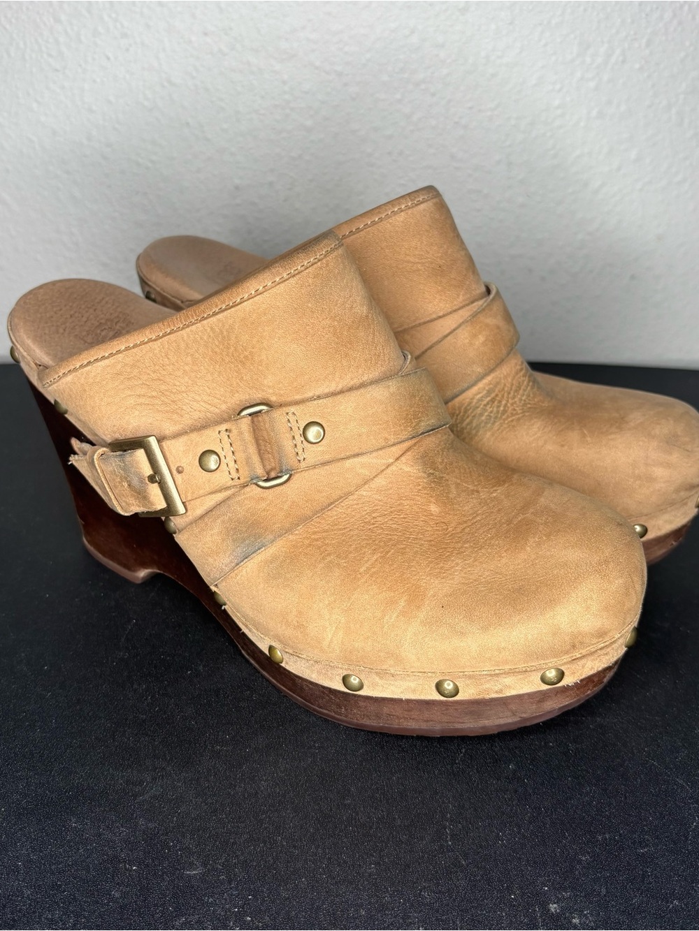 Womens UGG Natalee clog Tan Chestnut leather size 8 US Sheepskin partial lining
